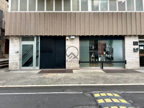 negozio in vendita ad Andria in zona Centro Storico