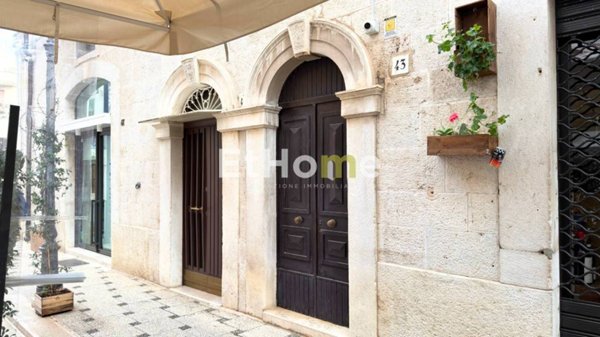 casa indipendente in vendita ad Andria in zona Centro Storico