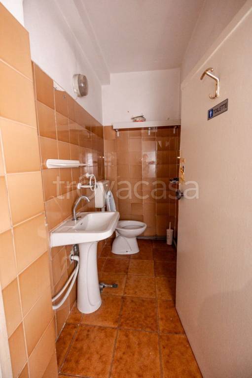 negozio in vendita ad Andria