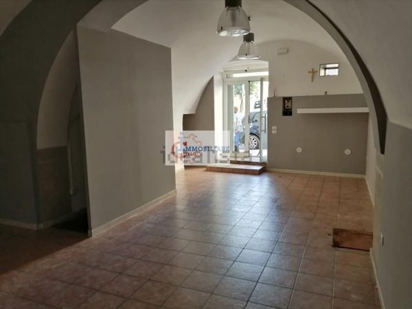 locale commerciale in vendita ad Andria