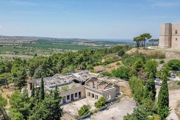 negozio in vendita ad Andria in zona Castel del Monte