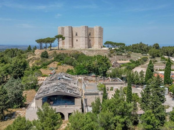 negozio in vendita ad Andria in zona Castel del Monte