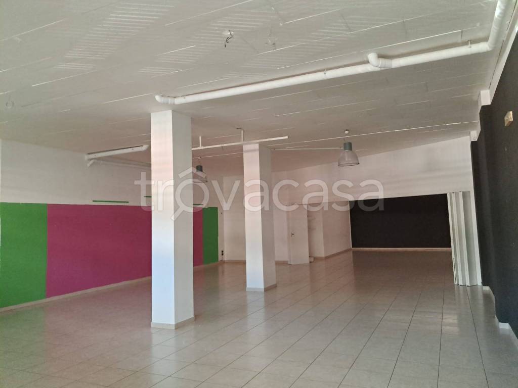 negozio in vendita ad Andria