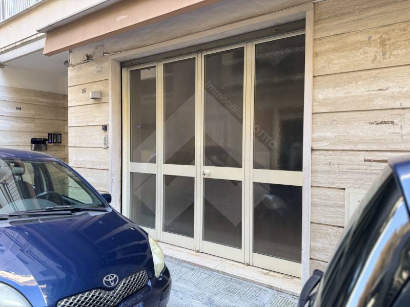 locale commerciale in vendita ad Andria