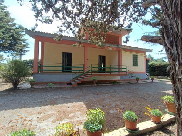 casa indipendente in vendita ad Andria in zona Castel del Monte