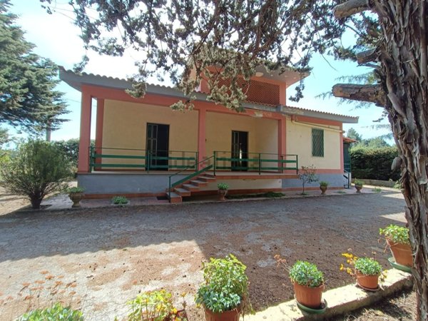 casa indipendente in vendita ad Andria in zona Castel del Monte