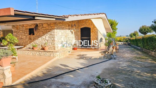 casa indipendente in vendita ad Andria in zona Castel del Monte