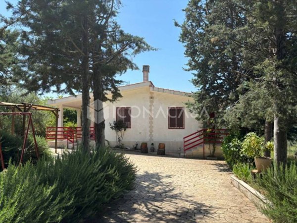 casa indipendente in vendita ad Andria in zona Montegrosso