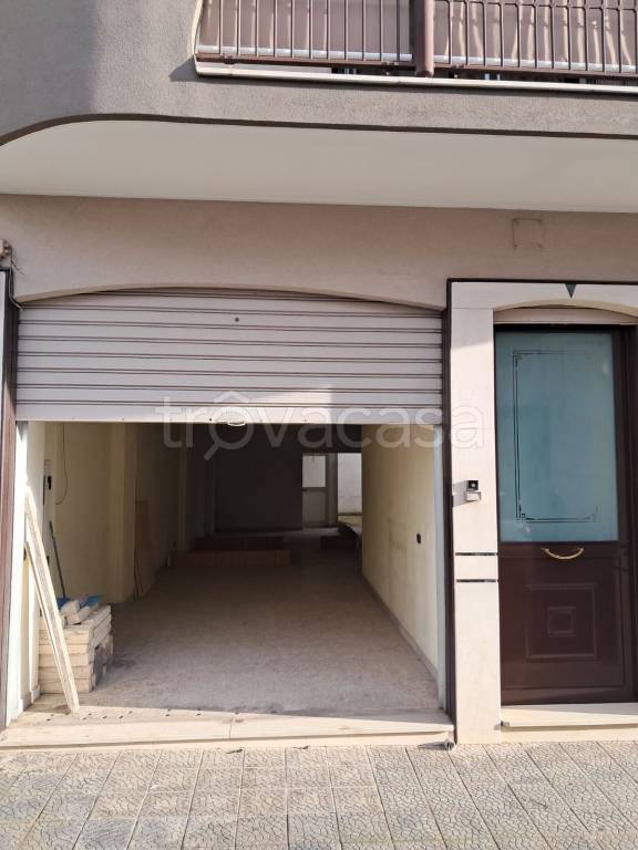 negozio in vendita ad Andria