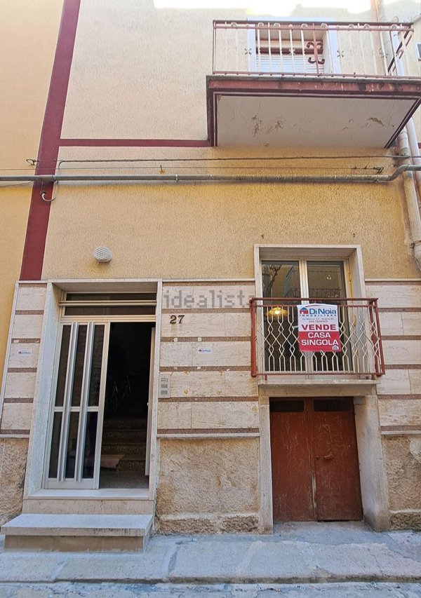 casa indipendente in vendita ad Andria in zona Centro Storico
