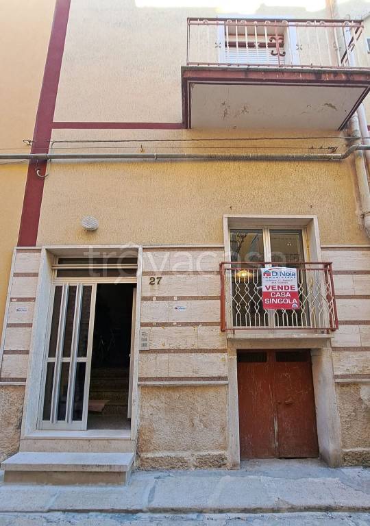 casa indipendente in vendita ad Andria in zona Centro Storico
