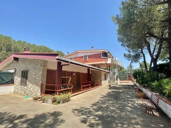 casa indipendente in vendita ad Andria in zona Castel del Monte