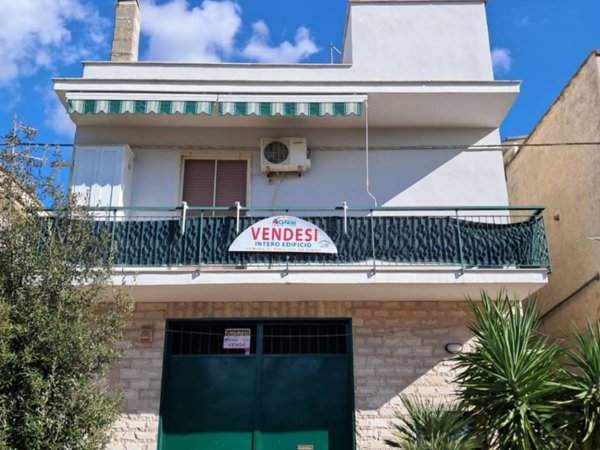 intera palazzina in vendita ad Andria in zona Montegrosso