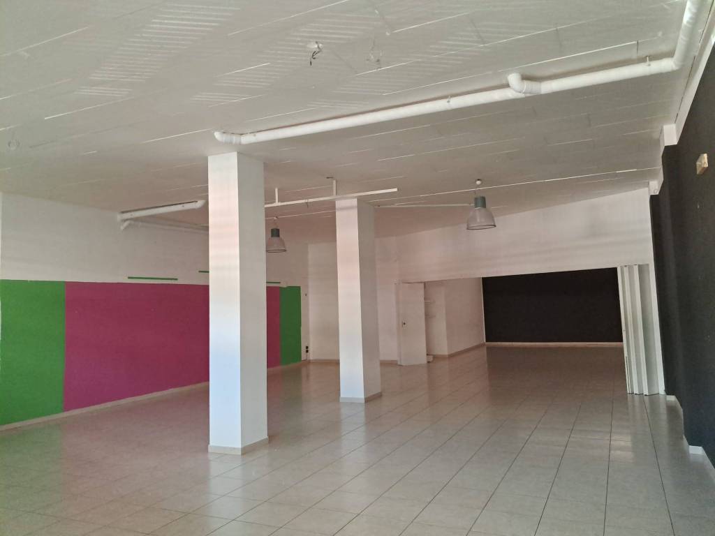 negozio in vendita ad Andria