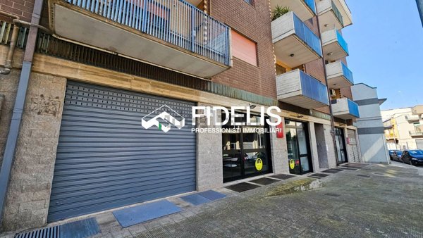 locale commerciale in vendita ad Andria