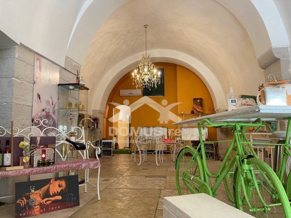 negozio in vendita ad Andria in zona Centro Storico