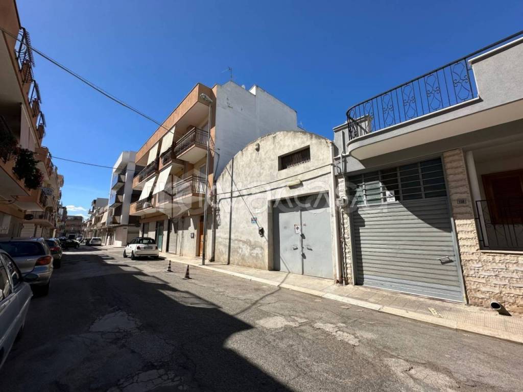 locale commerciale in vendita ad Andria