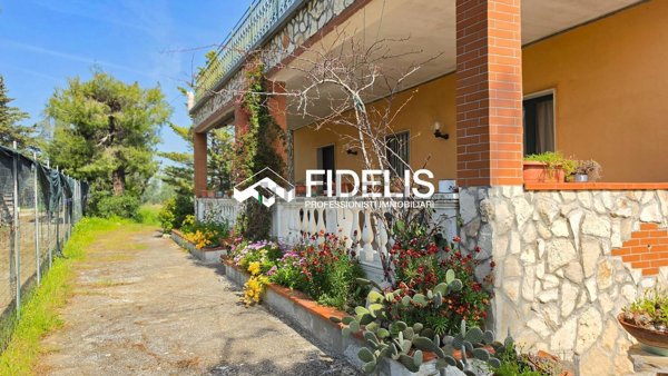 casa indipendente in vendita ad Andria in zona Castel del Monte