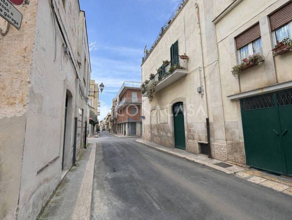 casa indipendente in vendita ad Andria in zona Centro Storico