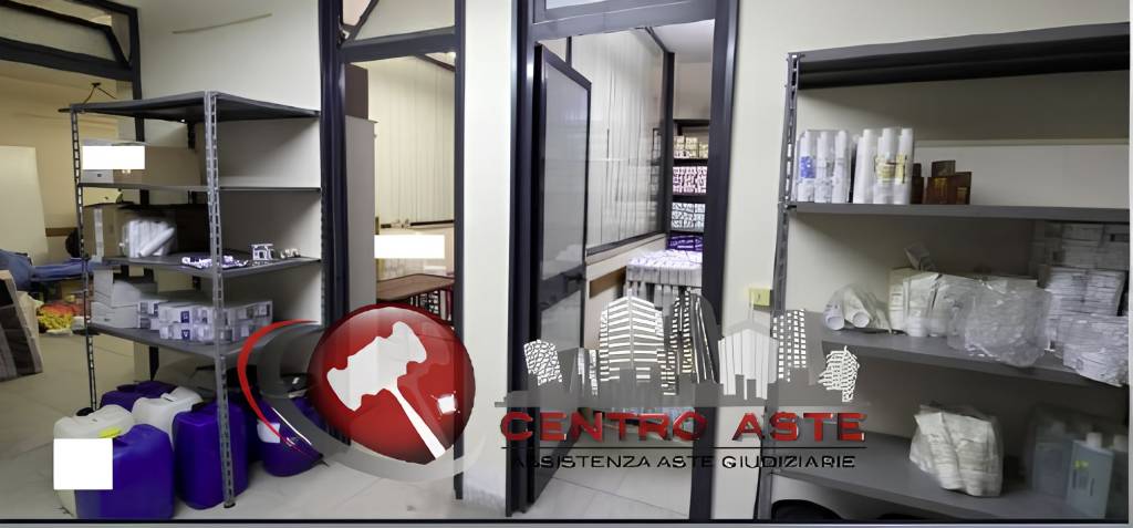 locale commerciale in vendita ad Andria