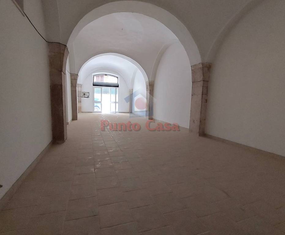 negozio in vendita ad Andria