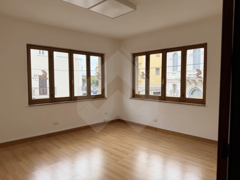 ufficio in vendita ad Andria
