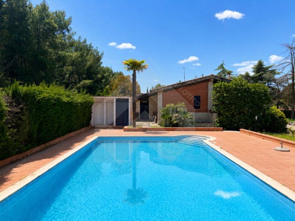 casa indipendente in vendita ad Andria in zona Castel del Monte