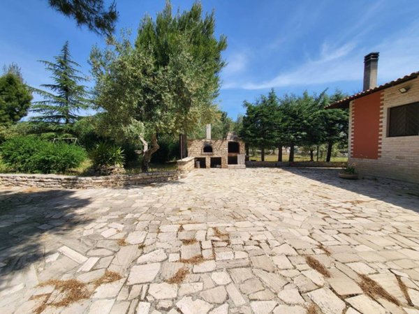 casa indipendente in vendita ad Andria in zona Castel del Monte
