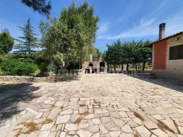 casa indipendente in vendita ad Andria in zona Castel del Monte