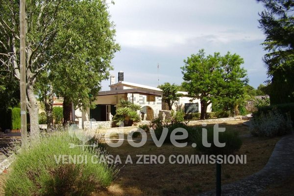 casa indipendente in vendita ad Andria in zona Castel del Monte