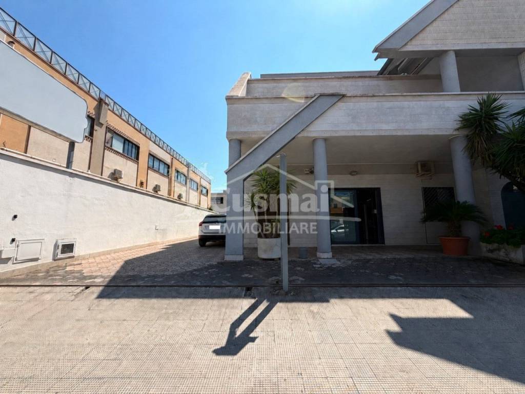 locale commerciale in vendita ad Andria