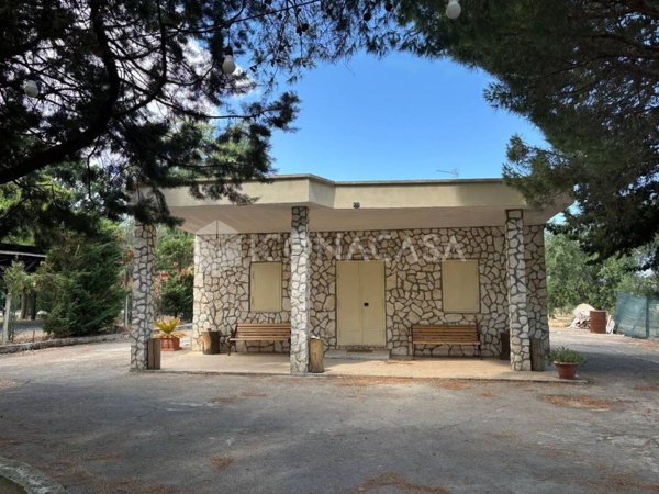 casa indipendente in vendita ad Andria in zona Troianelli