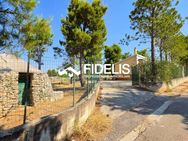 casa indipendente in vendita ad Andria in zona Castel del Monte