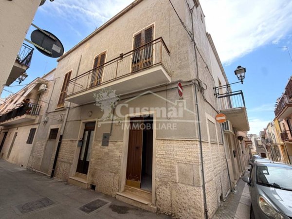 casa indipendente in vendita ad Andria in zona Centro Storico