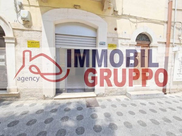 negozio in vendita ad Andria