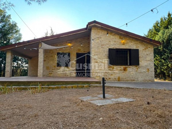 casa indipendente in vendita ad Andria in zona Montegrosso
