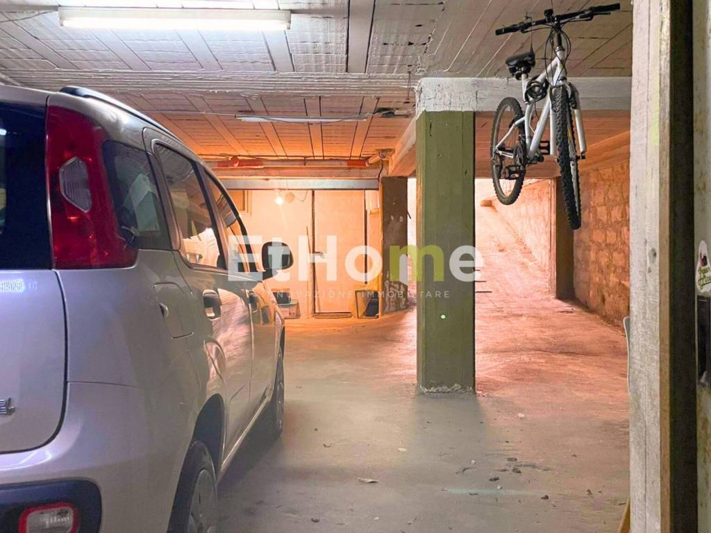 box auto in vendita ad Andria