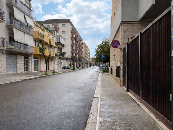 box auto in vendita ad Andria