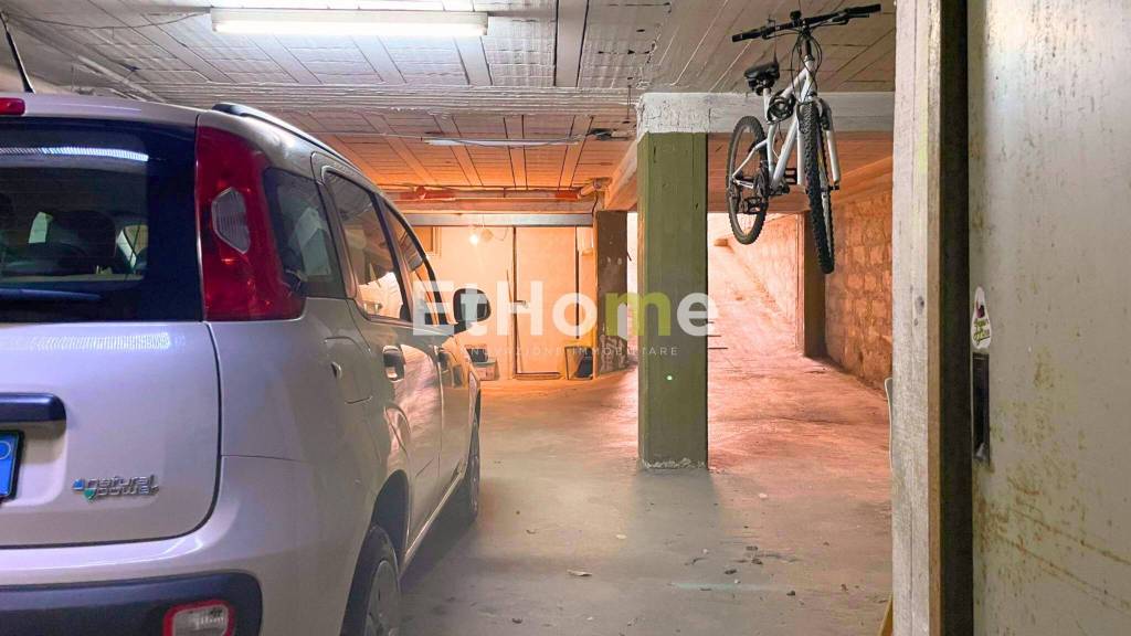 box auto in vendita ad Andria