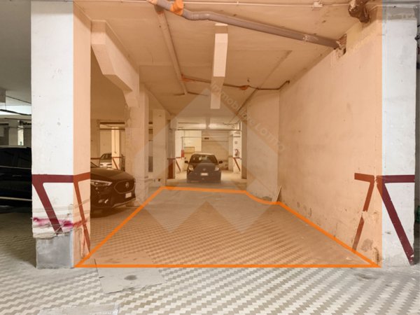box auto in vendita ad Andria
