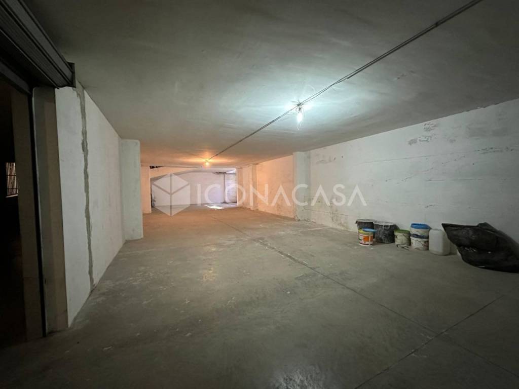 box auto in vendita ad Andria