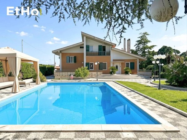 casa indipendente in vendita ad Andria in zona Castel del Monte