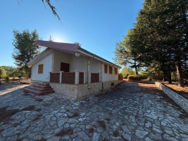 casa indipendente in vendita ad Andria in zona Castel del Monte