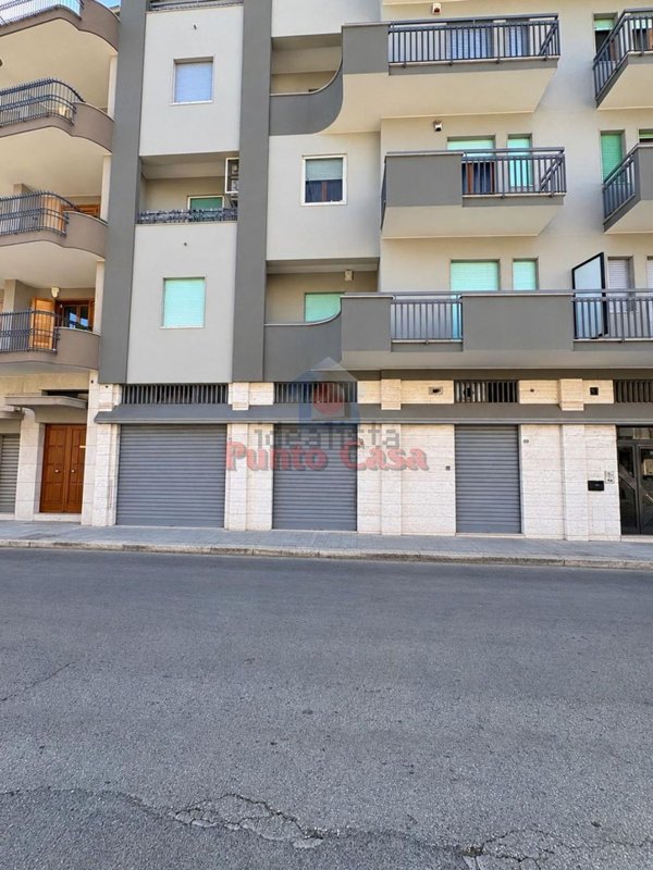 locale commerciale in vendita ad Andria