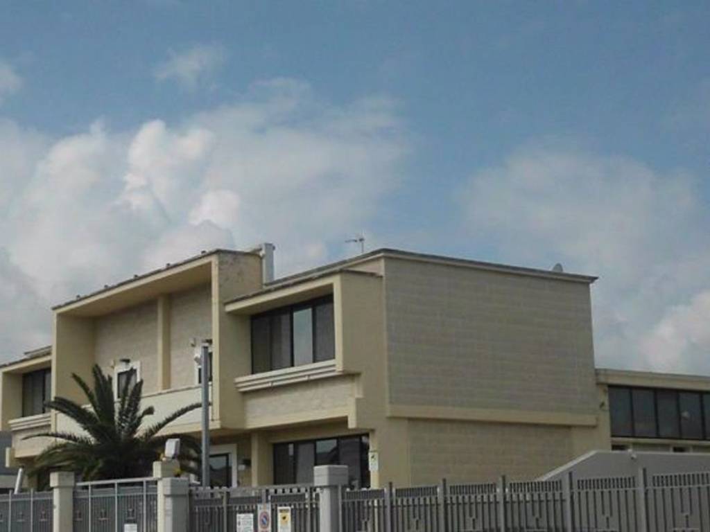 locale commerciale in vendita a Barletta in zona Montaltino
