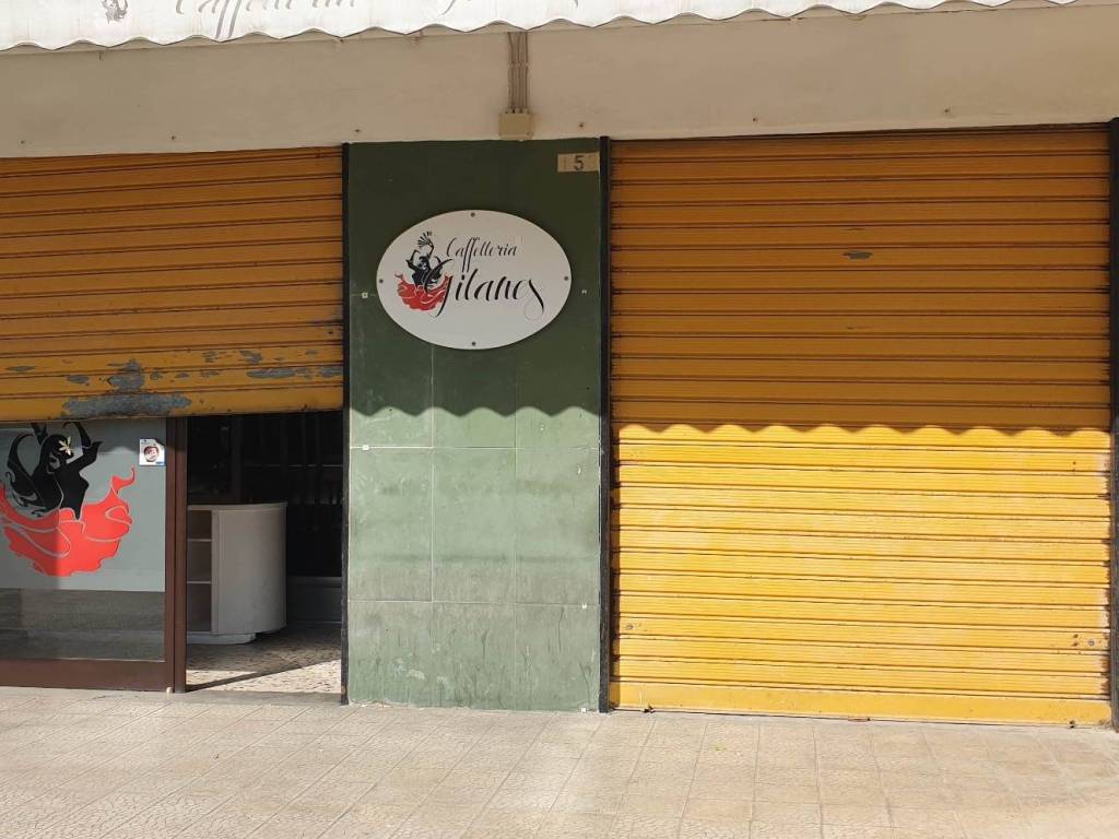 locale commerciale in vendita a Barletta in zona Fiumara