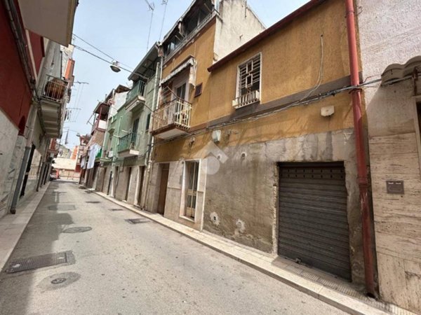intera palazzina in vendita a Barletta in zona Patalini