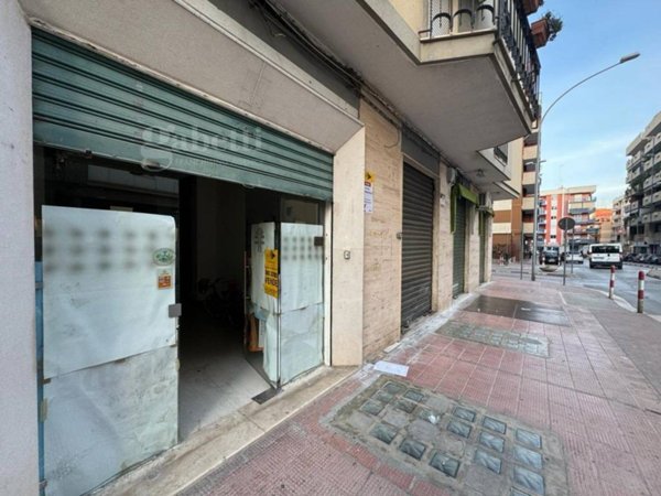 negozio in vendita a Barletta in zona Centro Città