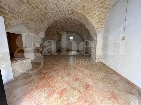 locale commerciale in vendita a Barletta