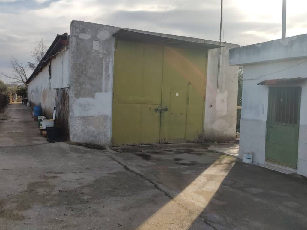 locale commerciale in vendita a Barletta in zona Borgovilla